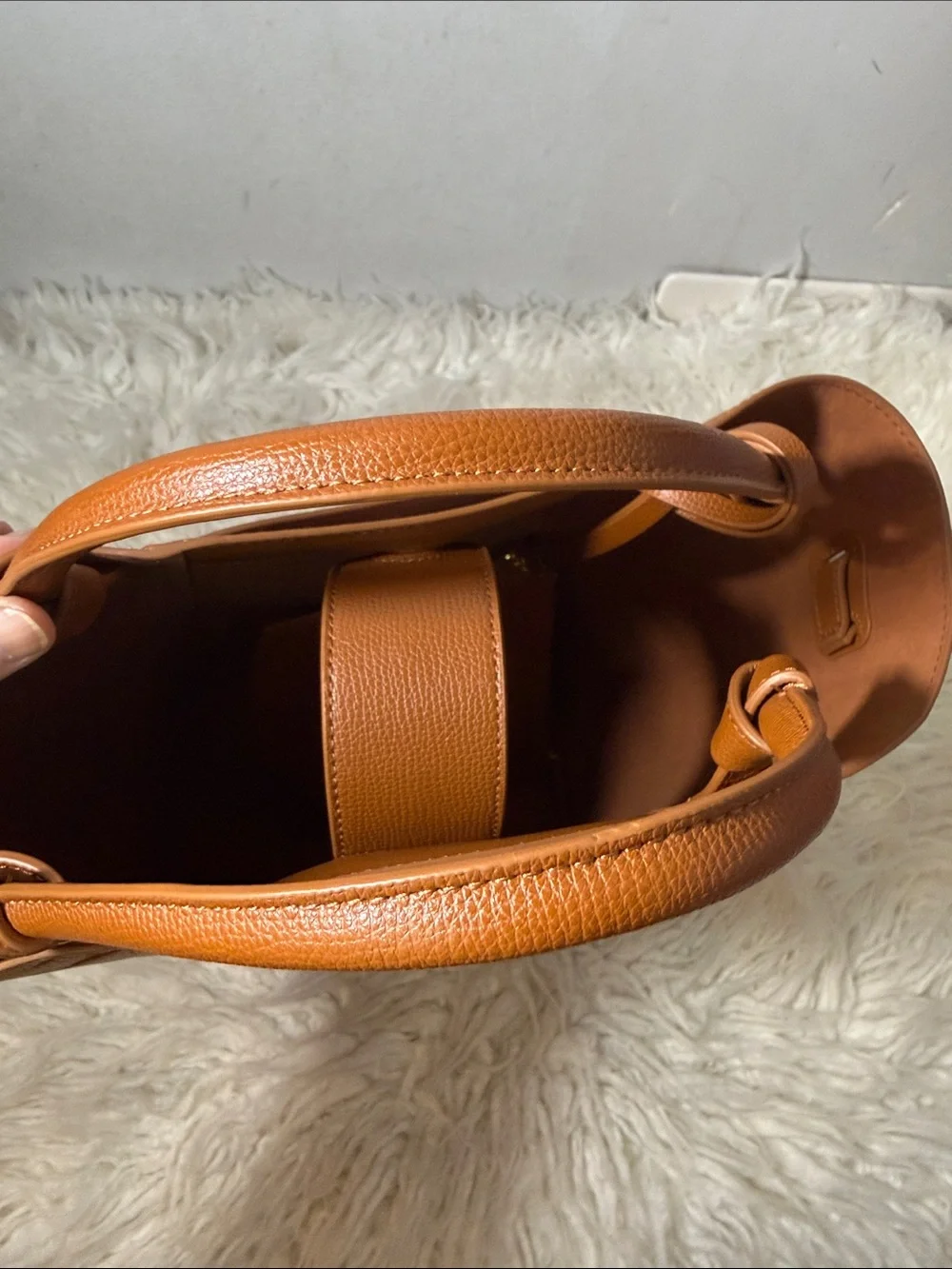 OLEADA Classic Tan Leather Shoulder Bag - Women Medium